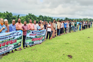 গোয়াইনঘাটে শতবর্ষের ঐতিহ্য স্কুল মাঠ ও মন্দির রক্ষায় এলাকাবাসীর মানববন্ধন গোয়াইনঘাটে শতবর্ষের ঐতিহ্য স্কুল মাঠ ও মন্দির রক্ষায় এলাকাবাসীর মানববন্ধন
