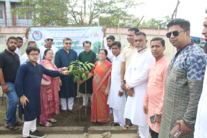 গাছ ভবিষ্যতের প্রতি আমাদের দায়বদ্ধতার প্রতীক: মিফতাহ্ সিদ্দিকী