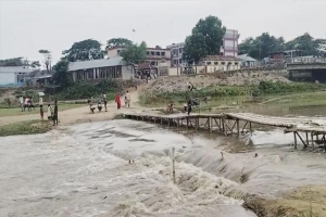 কয়েক ঘণ্টা পাহাড়ি ঢলে পানিতে টইটম্বুর সোমেশ্বরী নদী