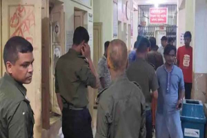 শিশুর মৃত্যু ঘিরে ধর্মপাশা হাসপাতালে চিকিৎসককে লাঞ্ছিতের অভিযোগ, ভাঙচুর শিশুর মৃত্যু ঘিরে ধর্মপাশা হাসপাতালে চিকিৎসককে লাঞ্ছিতের অভিযোগ, ভাঙচুর
