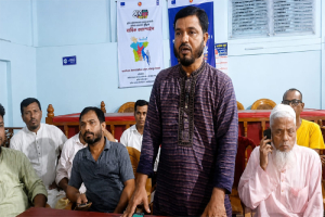 ভাইরাল ভিডিও নিয়ে তোলপাড়: এআই দিয়ে ফাঁসানোর দাবি ইউপি চেয়ারম্যানে