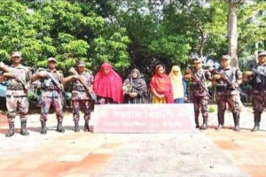 ভারতে পালানোর সময় গোয়াইনঘাট সীমান্তে জনতার কাছে আটক ৪ নারী