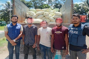 মৌলভীবাজারে ভারতীয় ফুচকাসহ ট্রাক জব্দ, গ্রেপ্তার ৩
