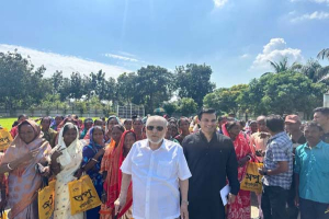 চা-বাগানগুলোতে পূজার আনন্দ, শ্রমিকদের পাশে এমপি ফয়সল চা-বাগানগুলোতে পূজার আনন্দ, শ্রমিকদের পাশে এমপি ফয়সল