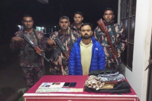 ভারত থেকে ফেরার পথে চুনারুঘাট সীমান্তে বরিশালের যুবক  গ্রেপ্তার