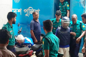 শিশু হত্যা মামলার জাকিরকে আদালতে নেওয়ার সময় ‘হামলা’, পুলিশের অস্বীকার শিশু হত্যা মামলার জাকিরকে আদালতে নেওয়ার সময় ‘হামলা’, পুলিশের অস্বীকার