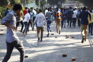   মধ্যনগরের ২উপজেলা চেয়ারম্যান প্রার্থী সমর্থকদের ধাওয়া-পাল্টা ধাওয়া