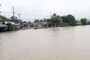 বিপদসীমার ওপর দিয়ে বইছে খোয়াই নদীর পানি