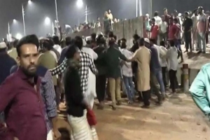 টুকেরবাজারে দুই গ্রামে সংঘর্ষে 