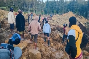 পাপুয়া নিউগিনিতে ভূমিধসে কয়েক ডজন মৃত্যুর আশঙ্কা
