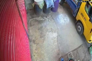 মাধবপুরে দোকানের সামনে থেকে ২০০ লিটার তেলভর্তি ড্রাম নিয়ে যাওয়ার অভিযোগ মাধবপুরে দোকানের সামনে থেকে ২০০ লিটার তেলভর্তি ড্রাম নিয়ে যাওয়ার অভিযোগ