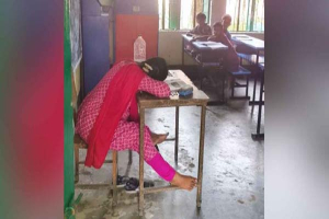 কমলগঞ্জে ক্লাস চলাকালে শিক্ষিকার ঘুমানোর অভিযোগ, তদন্তের আশ্বাস কমলগঞ্জে ক্লাস চলাকালে শিক্ষিকার ঘুমানোর অভিযোগ, তদন্তের আশ্বাস