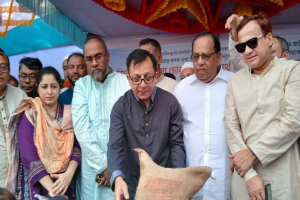 সিলেটে ৫ হাজার কোটি টাকার সড়ক-ড্রেনেজ প্রকল্প অনুমোদন: বাণিজ্যমন্ত্রী সিলেটে ৫ হাজার কোটি টাকার সড়ক-ড্রেনেজ প্রকল্প অনুমোদন: বাণিজ্যমন্ত্রী
