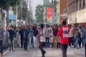 সিলেটে আওয়ামী লীগের কার্যক্রম ঠেকাতে সতর্ক অবস্থানে পুলিশ সিলেটে আওয়ামী লীগের কার্যক্রম ঠেকাতে সতর্ক অবস্থানে পুলিশ