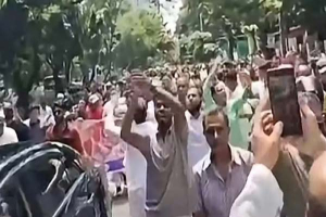 গুলশানে আ.লীগের মিছিলের চেষ্টা, ককটেল বিস্ফোরণ; রাবার বুলেট ছুড়ল পুলিশ