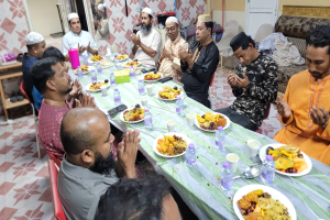 আমিরাতে মোহাম্মদ নাসির রিয়েল এস্টেটের সৌজন্যে ইফতার