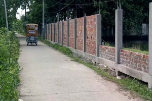 আদালতের স্থগিতাদেশের পরও প্রাচীর নির্মাণের অভিযোগ জগন্নাথপুরে আদালতের স্থগিতাদেশের পরও প্রাচীর নির্মাণের অভিযোগ জগন্নাথপুরে