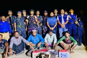 গোয়াইনঘাটে অবৈধ বালু উত্তোলনে ৩ জনের অর্থদণ্ড, ভেঙে দেওয়া হলো দুই নৌকা