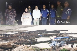 ধলাই নদীতে টাস্কফোর্সের অভিযানে ১৩৬টি নৌকা আটক