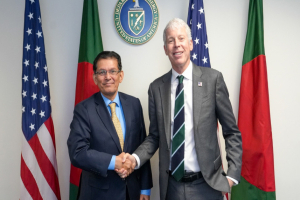 ‘জ্বালানি কূটনীতিতে’ নেমেছে সরকার