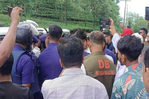 শ্রীমঙ্গলে পুলিশি বাধা পেরিয়ে ফের হবিগঞ্জের পথে এনসিপি নেতারা