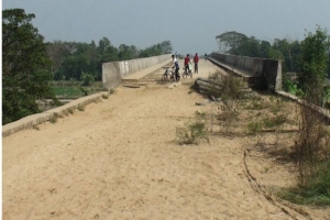 'বেকার পড়ে আছে' ৩২ কোটি টাকার সেতু