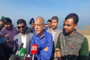 মাটিয়ান হাওর পরিদর্শন শেষে কৃষি ও স্বরাষ্ট্র উপদেষ্টা ছাত্রদের কঠোর হয়ে দমন করতে চাই না