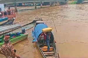 তাহিরপুরে ভারতীয় চিনির চালান জব্দ